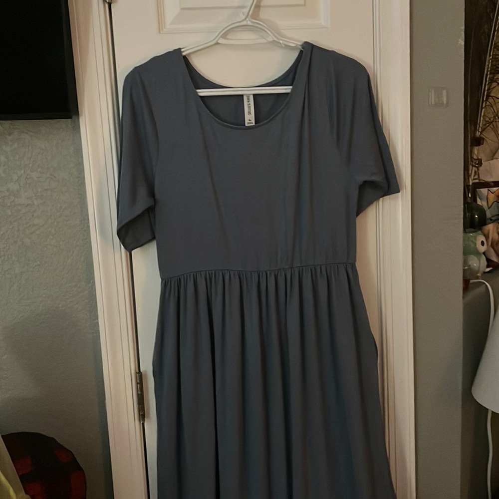 Zenana Outfitters blue maxi dress w/ pockets. Size XL. EUC